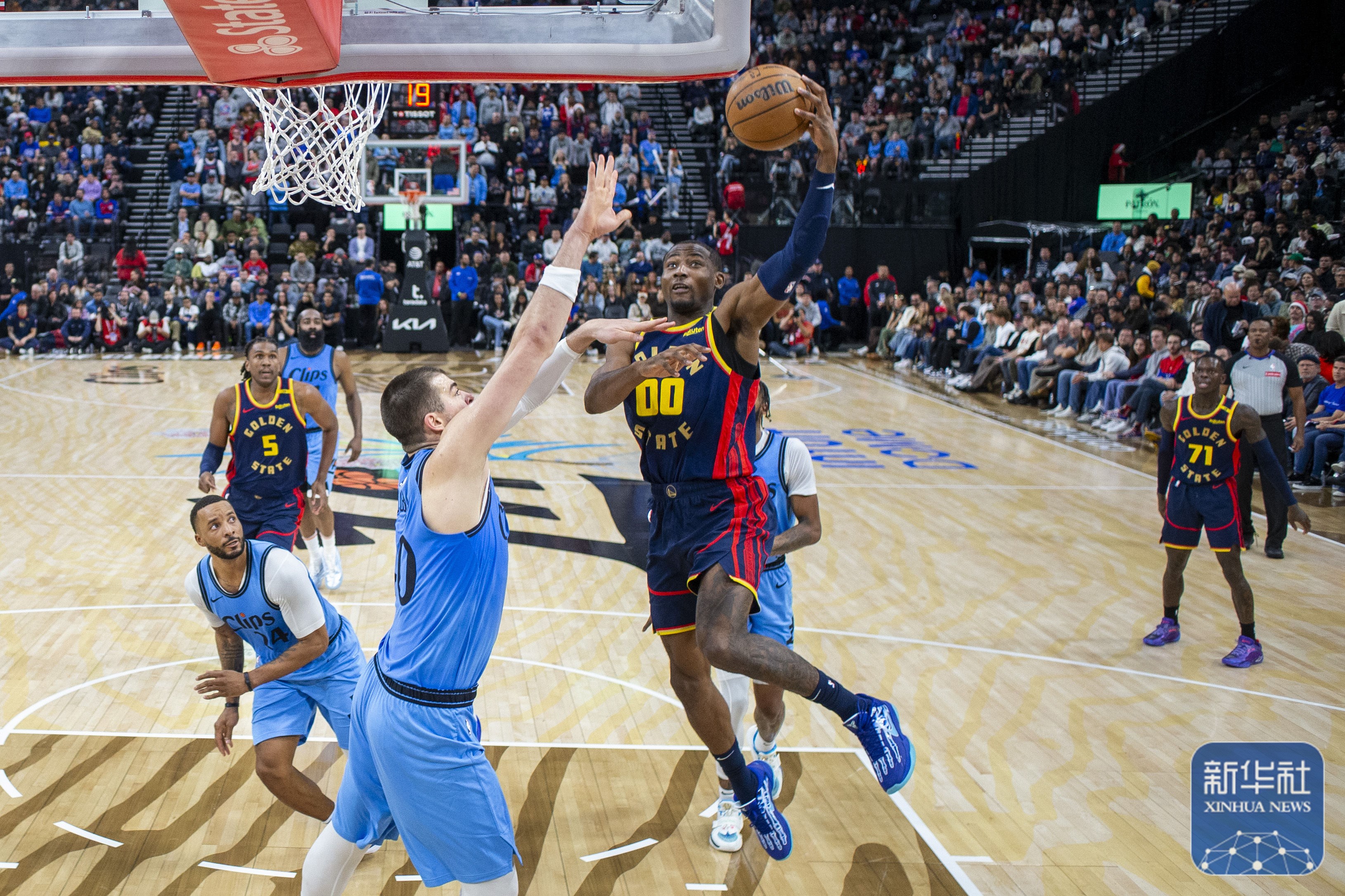 开云app-西亚卡姆连续五场比赛得分超过爆冷，MAD不断突破！比赛高潮迭起的简单介绍